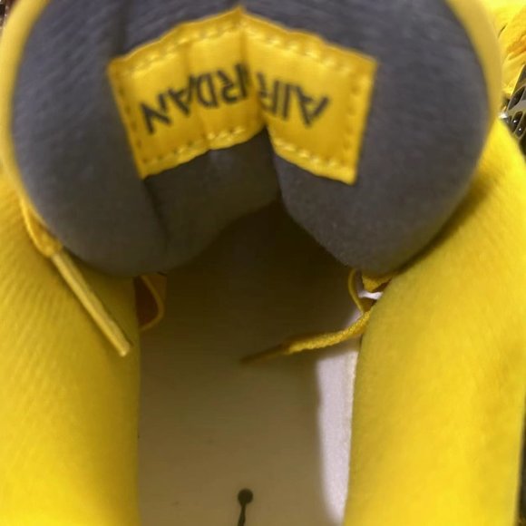 Jordan 4 Retor Lightning(2021) - Picture 4 of 8